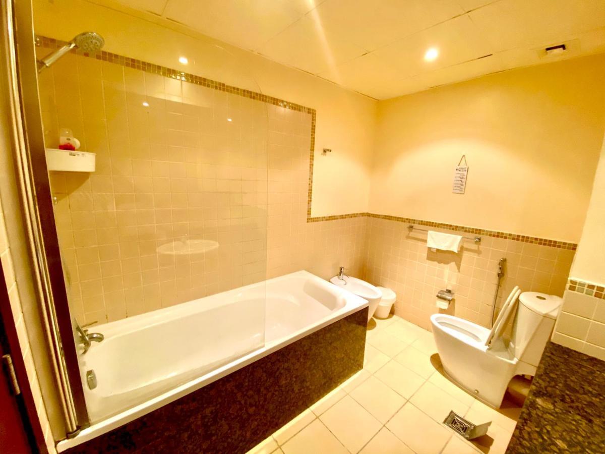 Хостел Bombay Backpackers Dxb (Adults Only) Дубай Екстер'єр фото